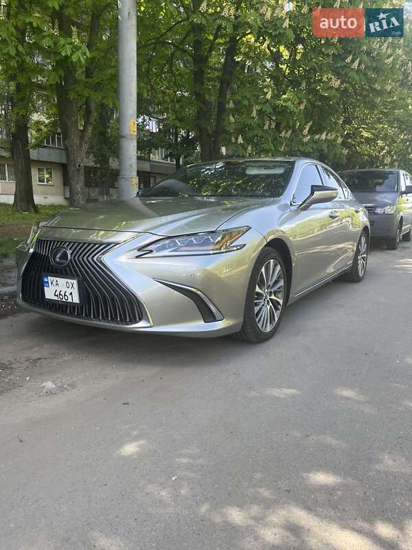 Lexus ES 2019