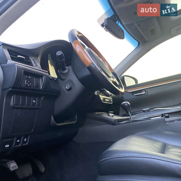 Седан Lexus ES 2015 в Одессе