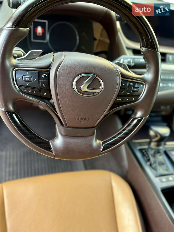 Седан Lexus ES 2021 в Киеве