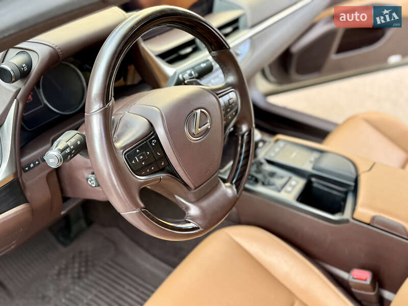 Седан Lexus ES 2021 в Киеве