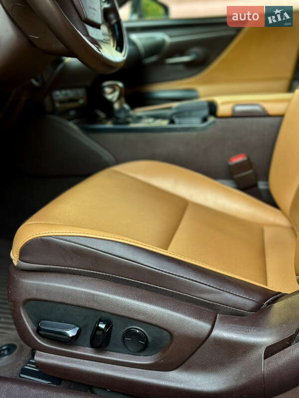 Седан Lexus ES 2021 в Киеве