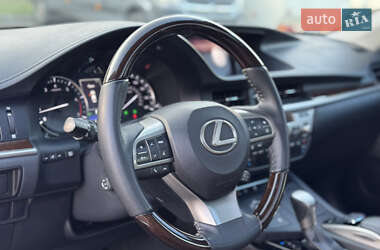 Седан Lexus ES 2018 в 