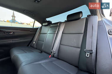 Седан Lexus ES 2018 в 
