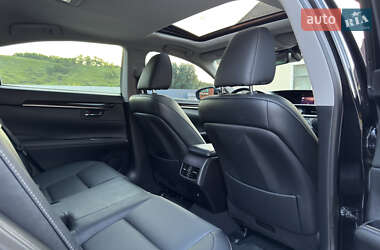Седан Lexus ES 2018 в 