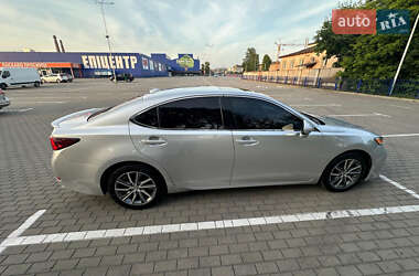 Седан Lexus ES 2016 в 