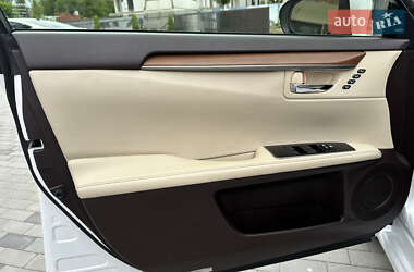 Седан Lexus ES 2018 в 
