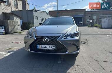 Седан Lexus ES 2019 в Киеве