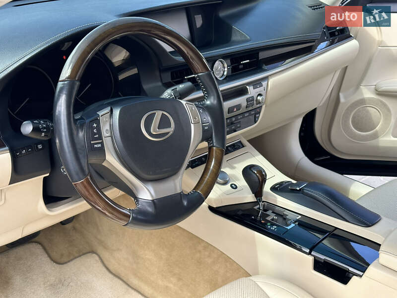 Седан Lexus ES 2012 в Одесі