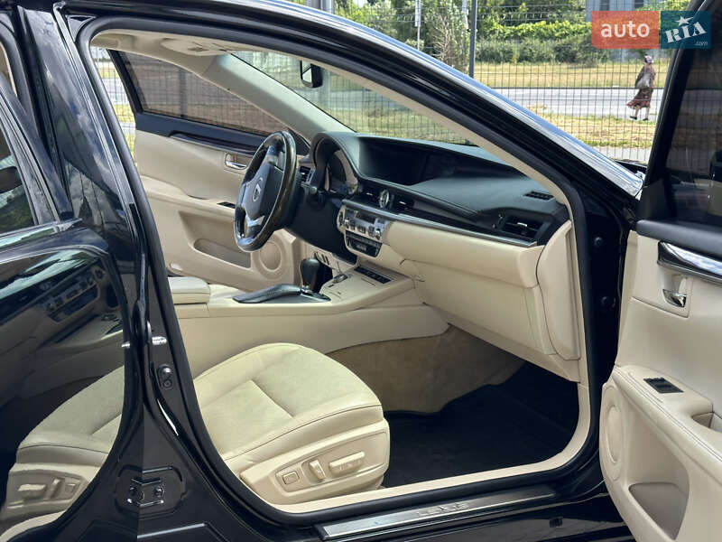 Седан Lexus ES 2012 в Одесі