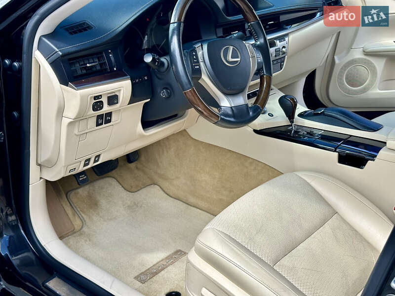 Седан Lexus ES 2012 в Одесі
