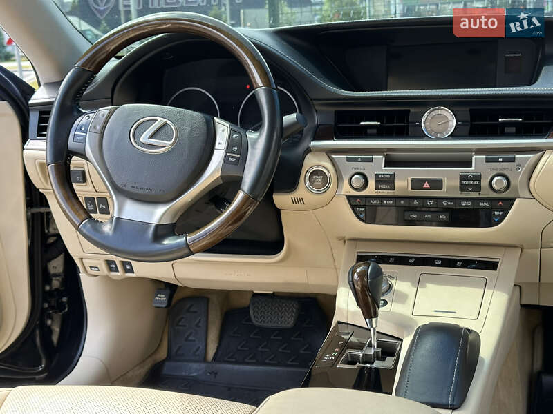Седан Lexus ES 2012 в Одесі