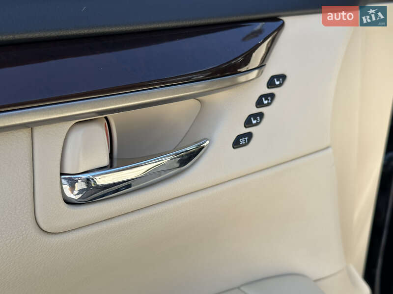 Седан Lexus ES 2012 в Одесі