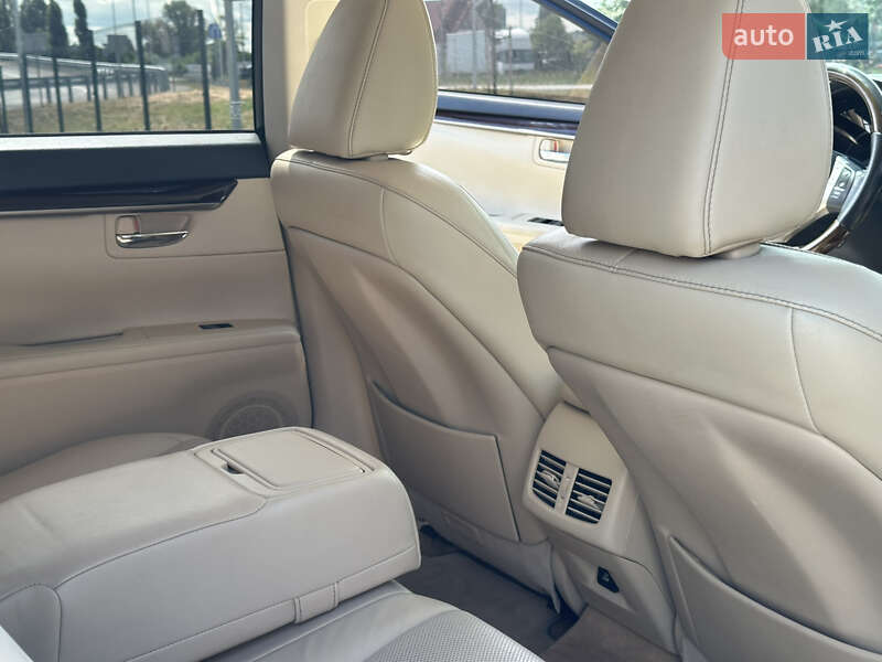 Седан Lexus ES 2012 в Одесі