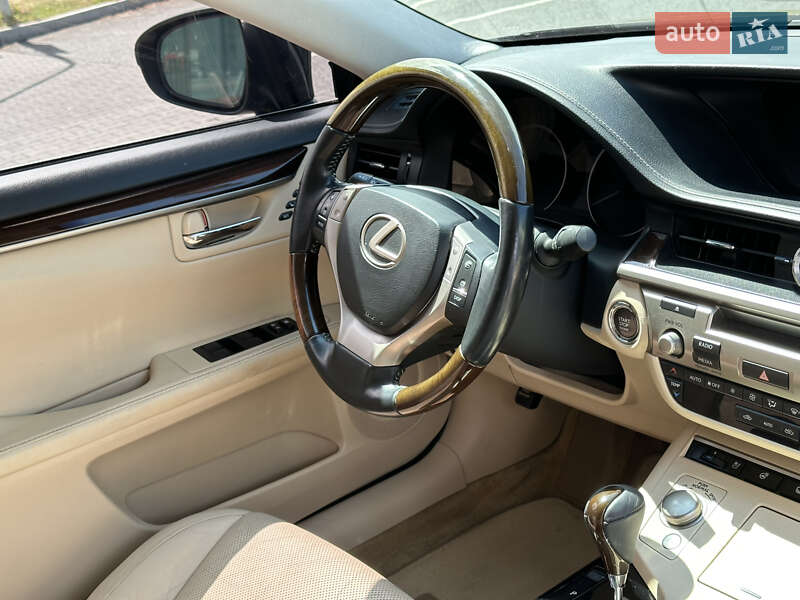 Седан Lexus ES 2012 в Одесі