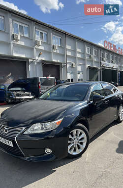 Седан Lexus ES 2015 в Киеве