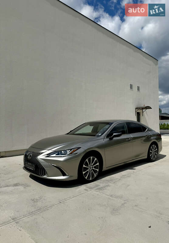 Lexus ES 2021