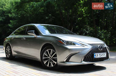 Седан Lexus ES 2019 в Бершади
