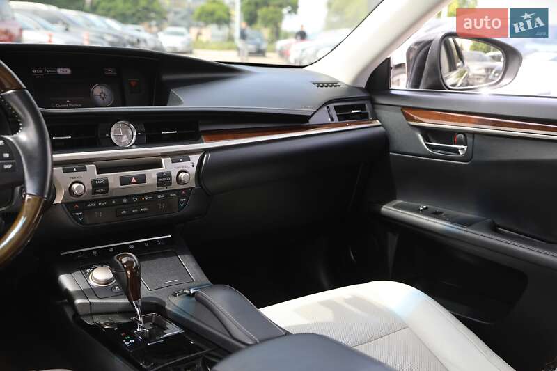 Седан Lexus ES 2015 в Харькове