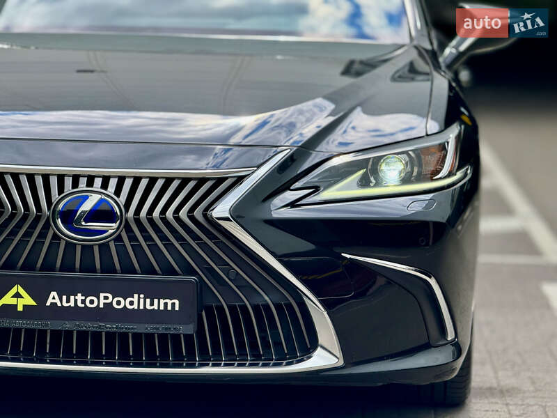 Lexus ES 2019
