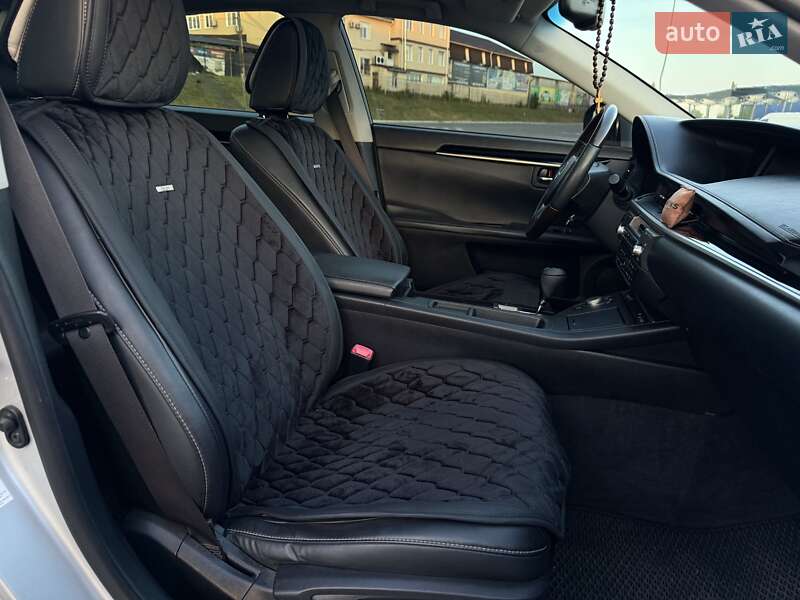 Седан Lexus ES 2012 в Виннице