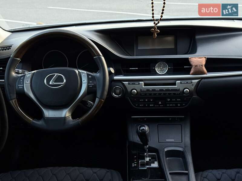 Седан Lexus ES 2012 в Виннице