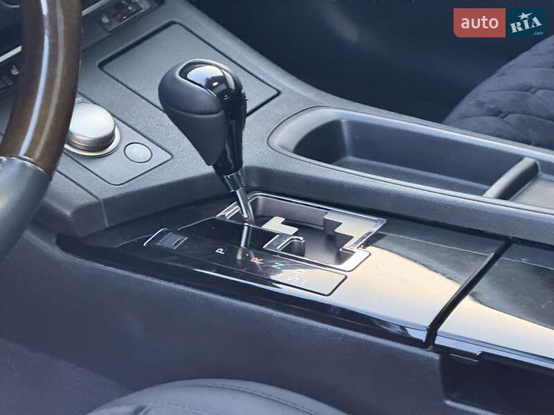 Седан Lexus ES 2012 в Виннице