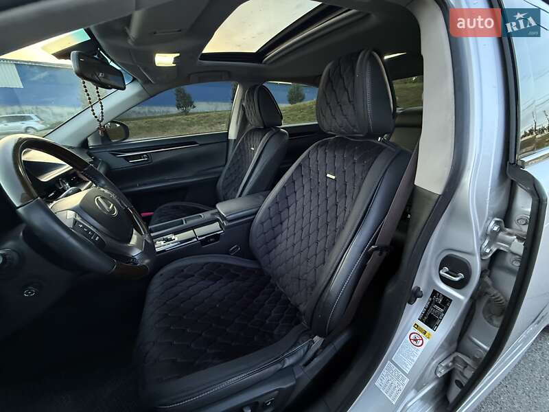 Седан Lexus ES 2012 в Виннице