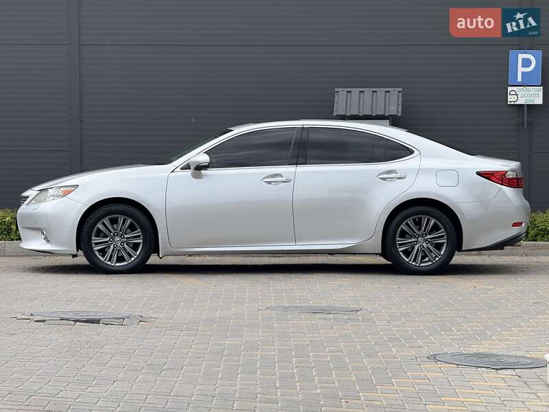 Седан Lexus ES 2012 в Виннице