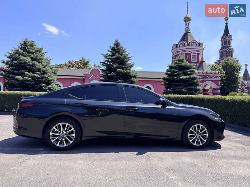 Седан Lexus ES 2022 в Киеве