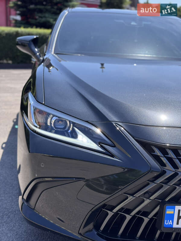 Седан Lexus ES 2022 в Киеве