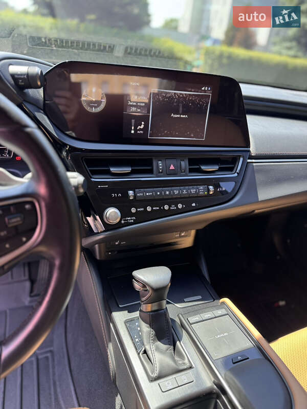 Седан Lexus ES 2022 в Киеве