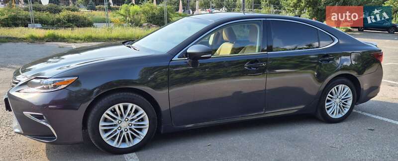 Седан Lexus ES 2016 в Киеве