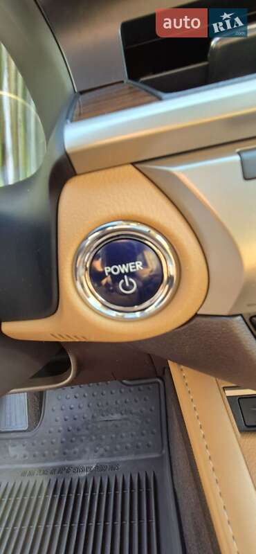 Седан Lexus ES 2016 в Киеве