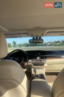 Седан Lexus ES 2013 в 