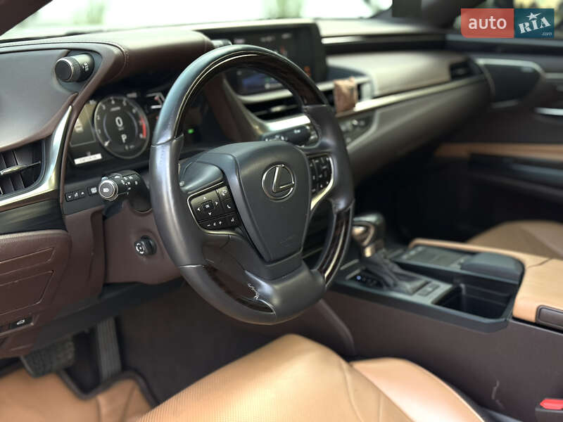 Седан Lexus ES 2020 в Луцке