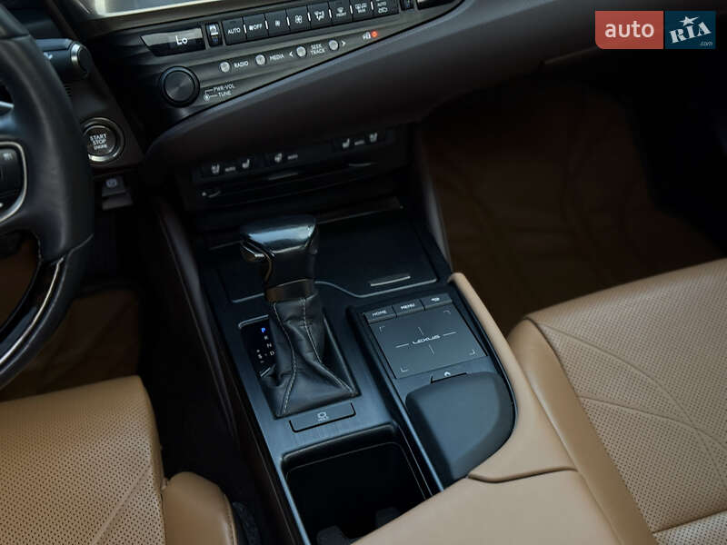 Седан Lexus ES 2020 в Луцке