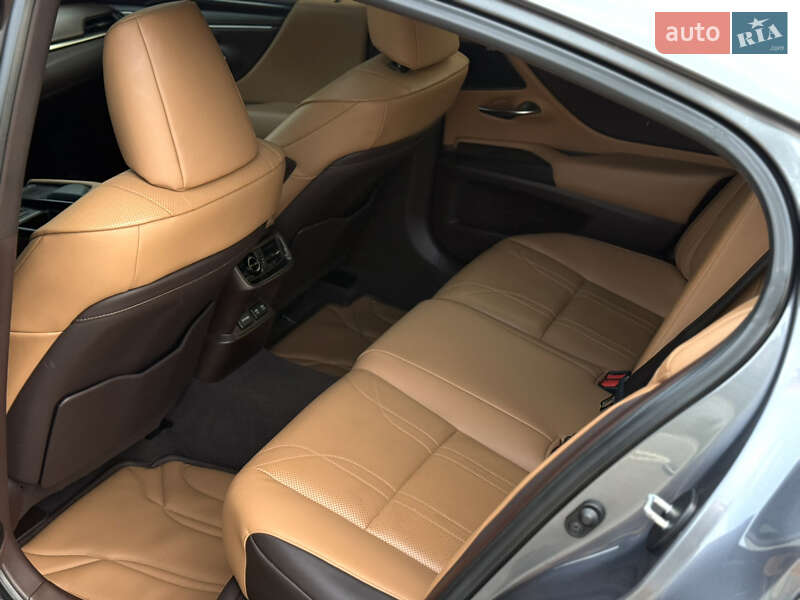 Седан Lexus ES 2020 в Луцке