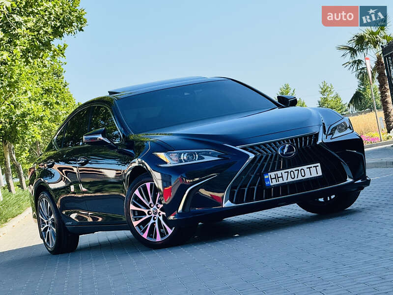 Lexus ES 2019