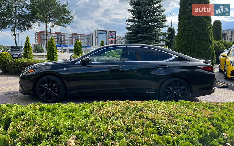 Седан Lexus ES 2022 в Львове