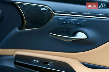 Седан Lexus ES 2022 в 