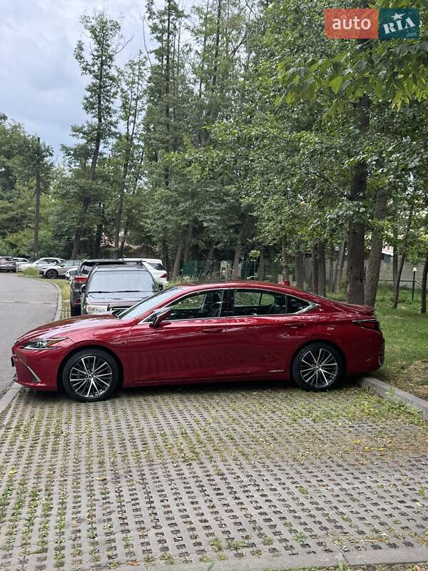 Седан Lexus ES 2022 в Киеве