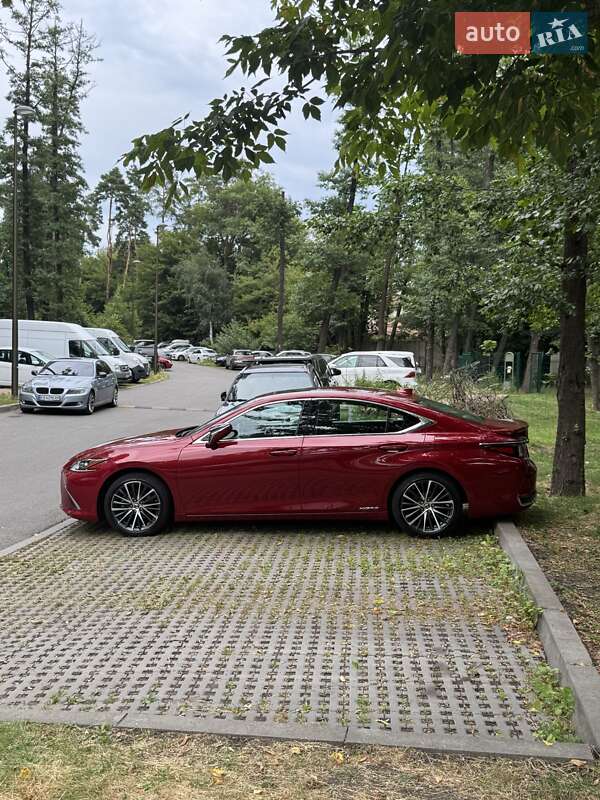 Седан Lexus ES 2022 в Киеве