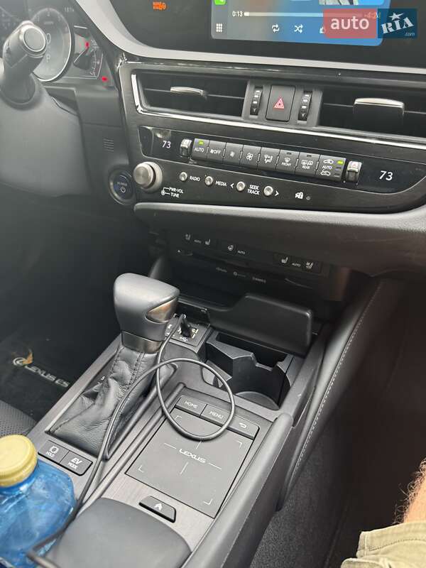 Седан Lexus ES 2022 в Киеве