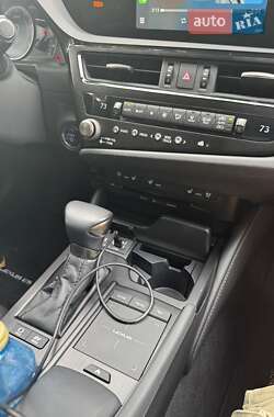 Седан Lexus ES 2022 в 