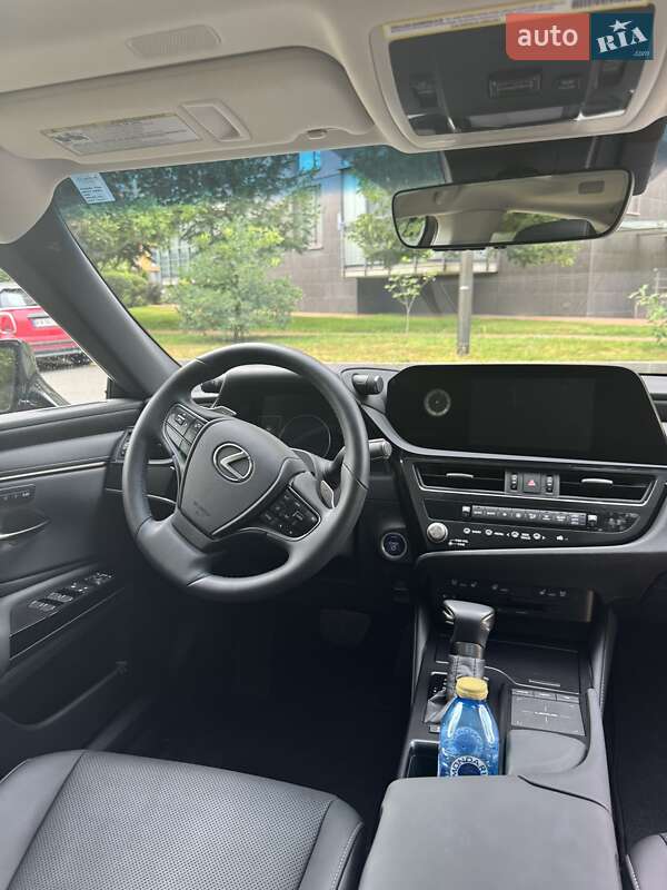 Седан Lexus ES 2022 в Киеве