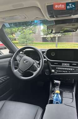Седан Lexus ES 2022 в 