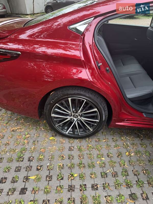 Седан Lexus ES 2022 в Киеве