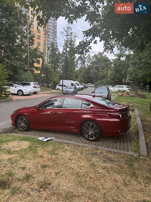 Седан Lexus ES 2022 в Киеве