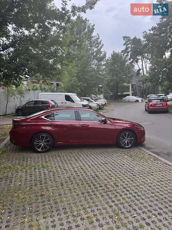 Седан Lexus ES 2022 в Киеве