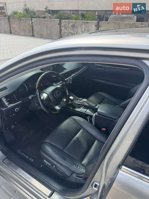 Седан Lexus ES 2015 в Тернополе